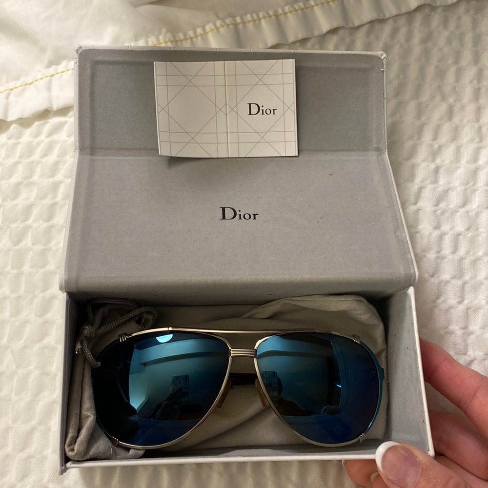Gorgeous Dior Aviator blue mirrored sunglasses in excellent condition.